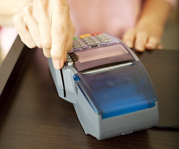 US Supreme Court Weighs Bid to Challenge Debit Card ‘Swipe Fee’ Rule